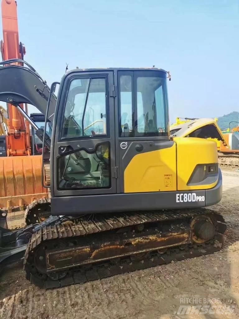 Volvo EC 80D PRO حفارات زحافة