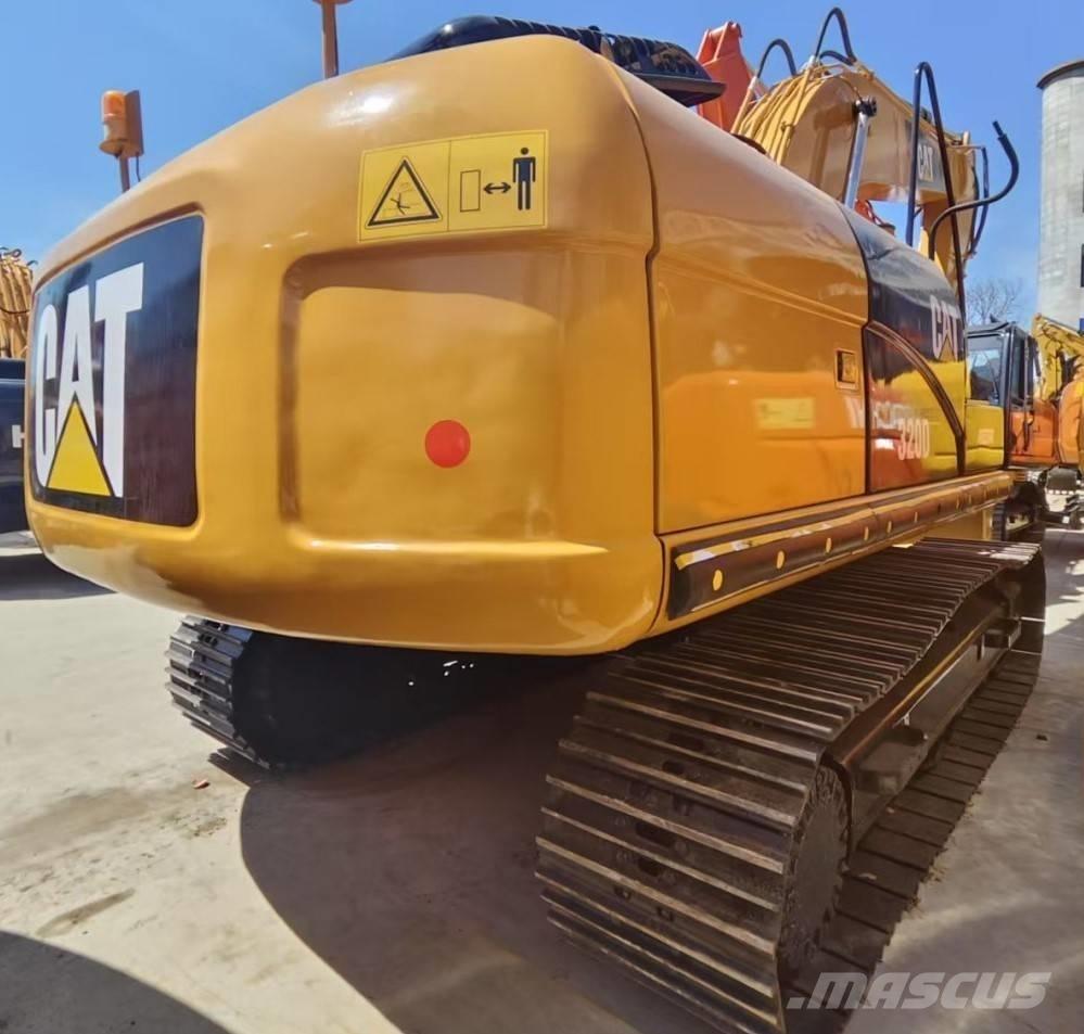 CAT 320 D حفارات زحافة