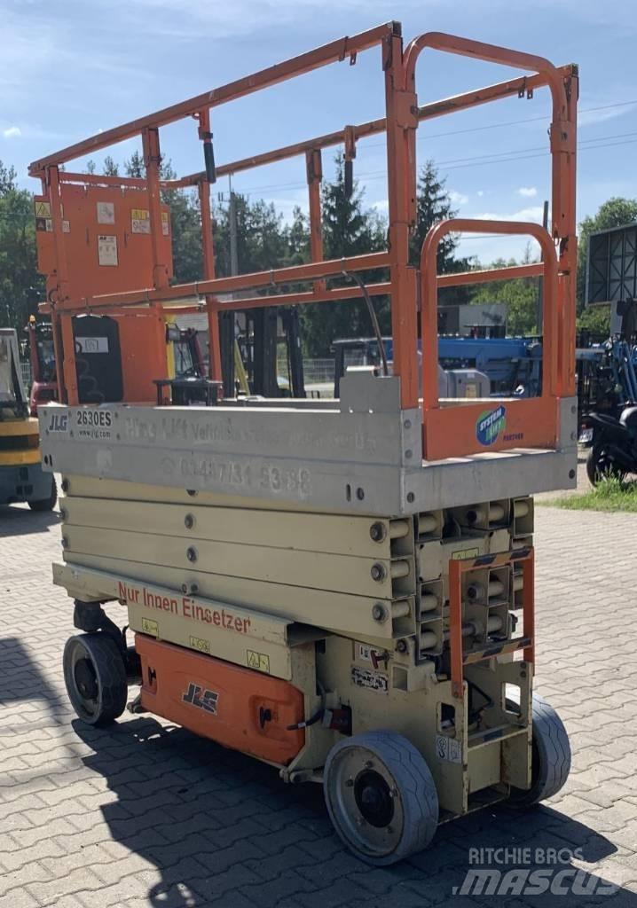 JLG 2630 ES رافعات مقصية الشكل