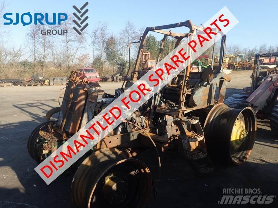 John Deere 7710 الجرارات