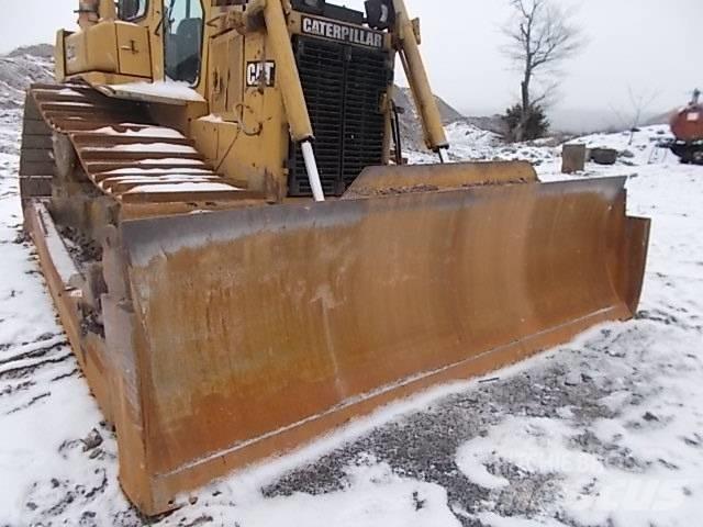 CAT D 6 H LGP II بلدوزرات مجنزرة