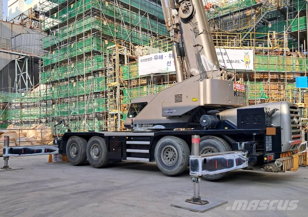 Kato KR-75H رافعات الطرق الوعرة