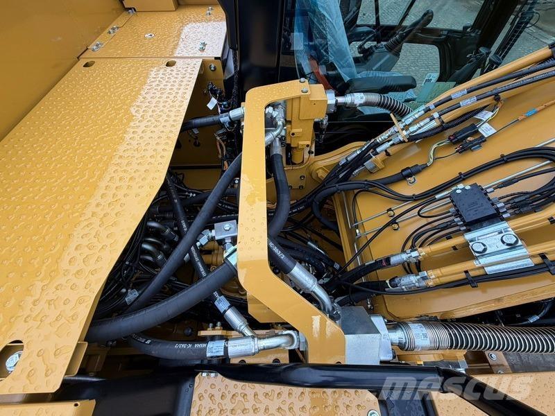 CAT 323-07 حفارات زحافة