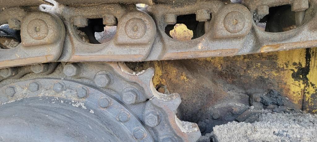 Komatsu D 65 EX 12 بلدوزرات مجنزرة