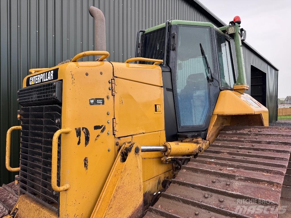 CAT D 6 N LGP بلدوزرات مجنزرة