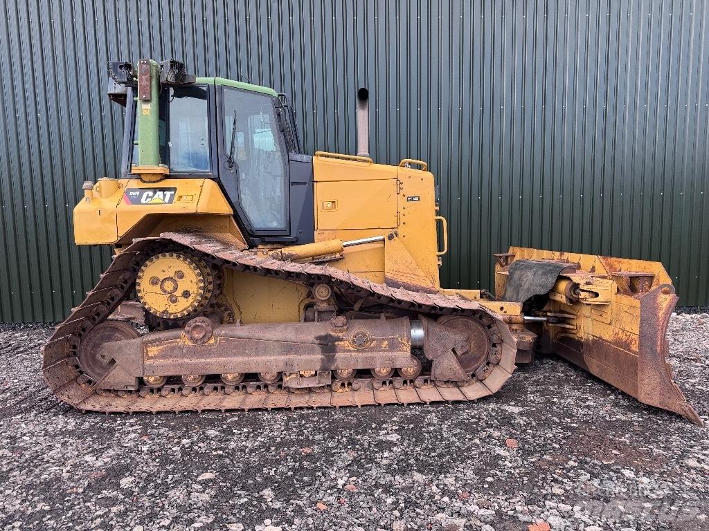 CAT D 6 N LGP بلدوزرات مجنزرة