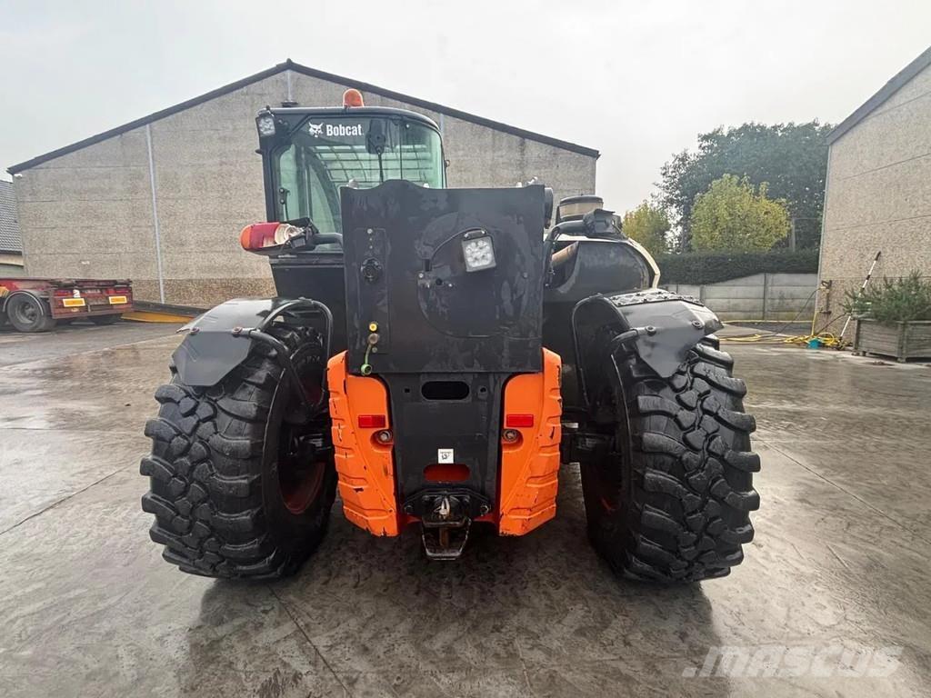 Bobcat TL470 معدات مناولة لأغراض الزراعة