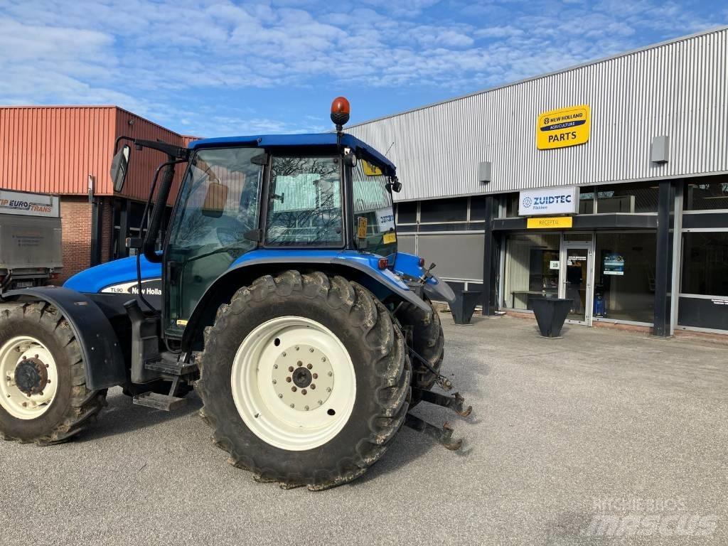 New Holland TL 90 الجرارات