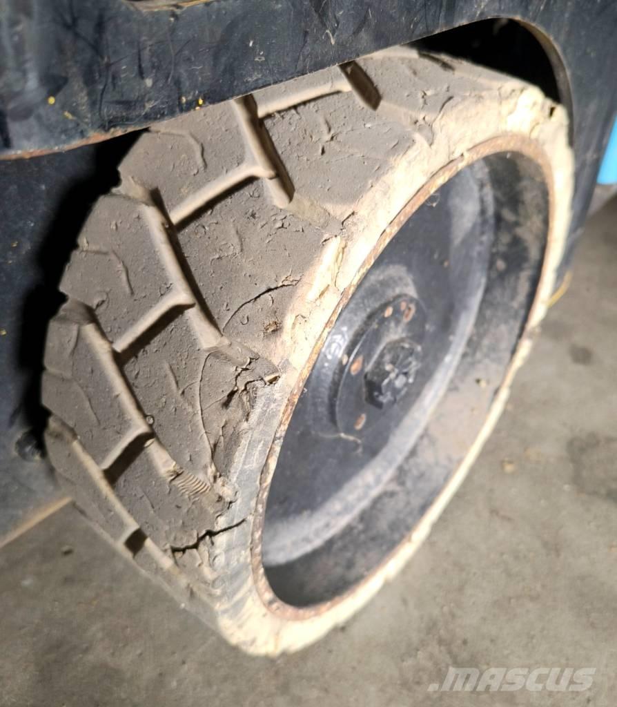 Haulotte Compact 12 رافعات مقصية الشكل