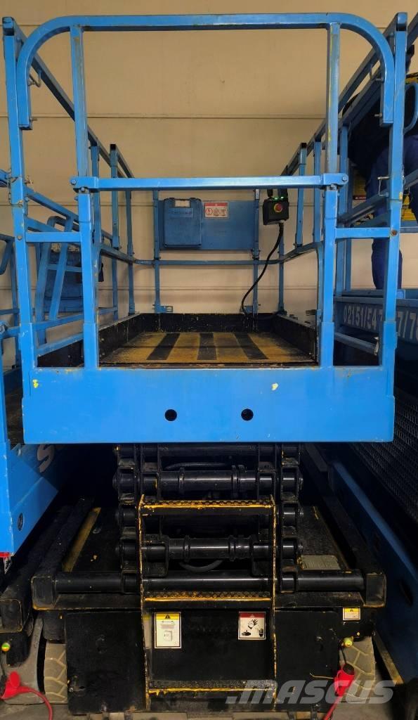 Haulotte Compact 12 رافعات مقصية الشكل