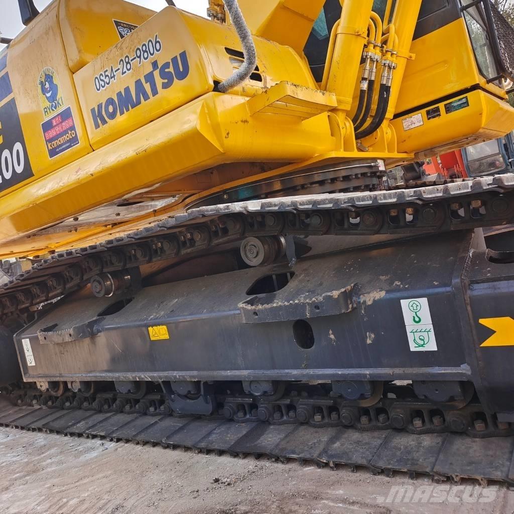 Komatsu PC 220 حفارات زحافة