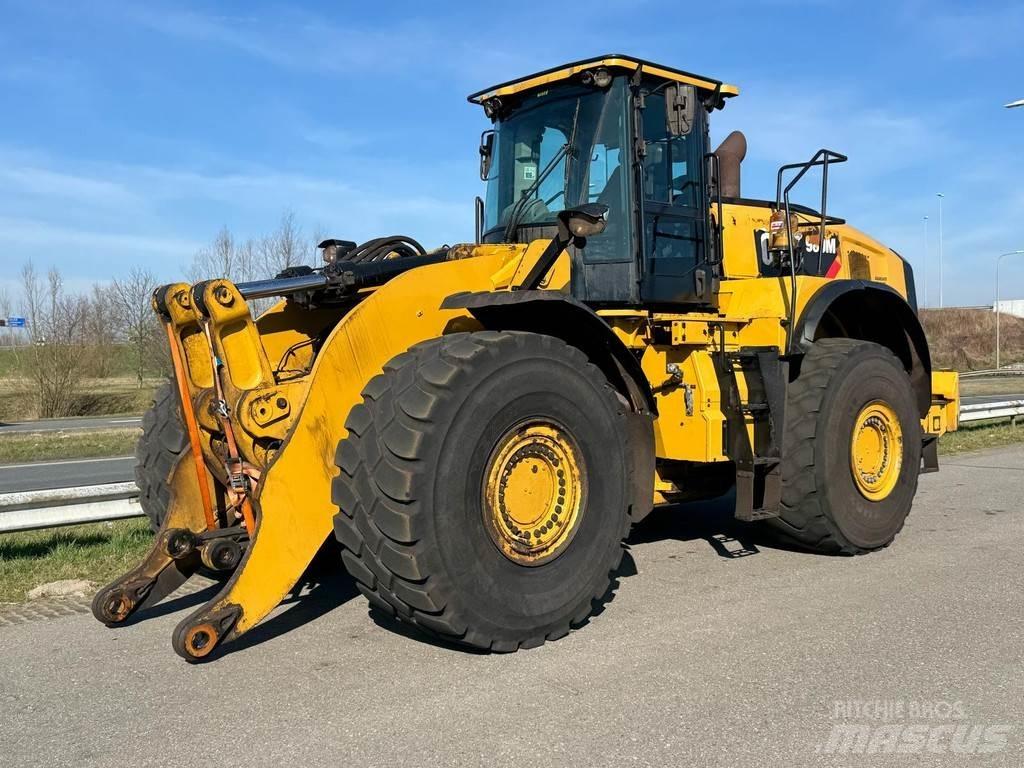 CAT 980M لوادر بعجل