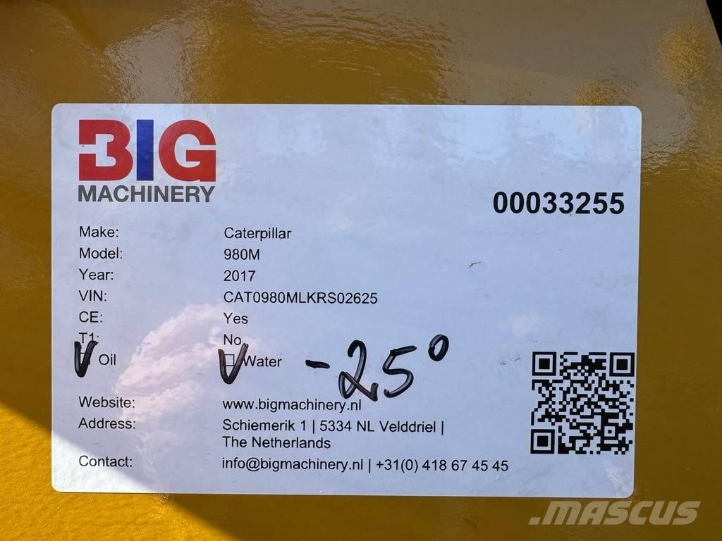 CAT 980M لوادر بعجل