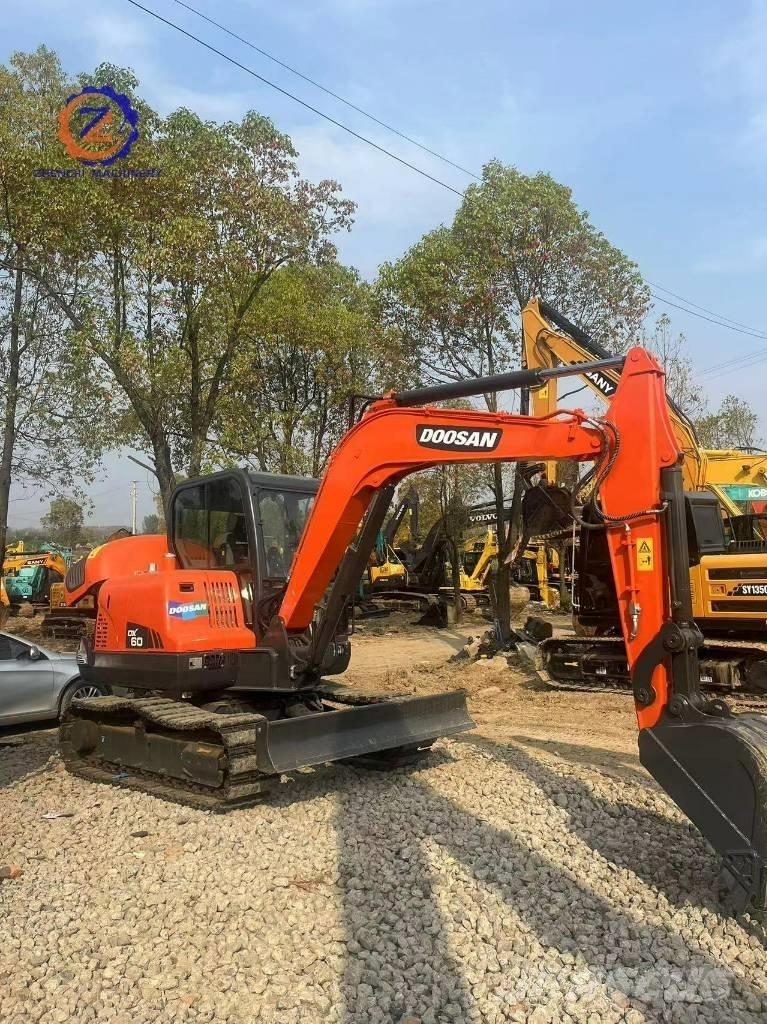 Doosan DX 60 حفارات صغيرة أقل من 7 طن (حفارات صغيرة)