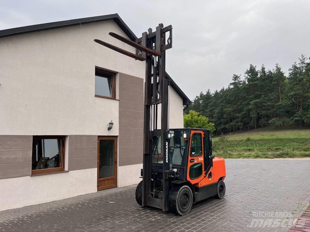 Doosan D 55 C-7 شاحنات الديزل