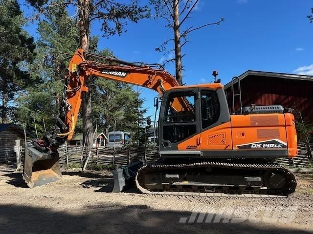 Doosan DX 140 LC حفارات زحافة