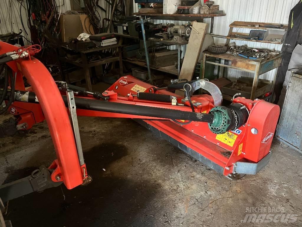 Kuhn TB 211 جزازات وأغطية المراعي