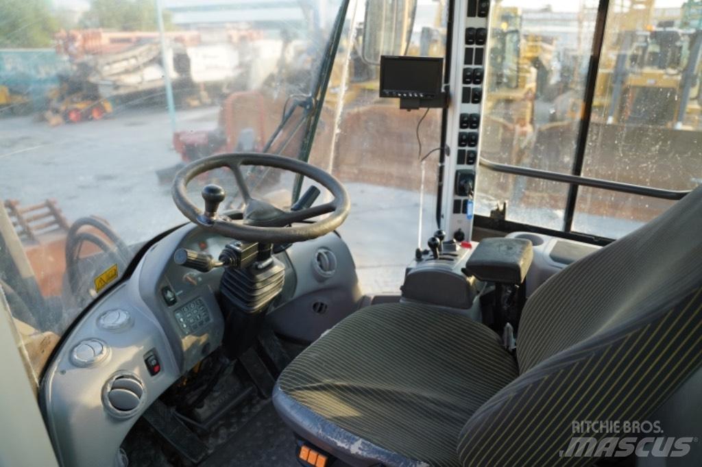 Volvo L220 F لوادر بعجل