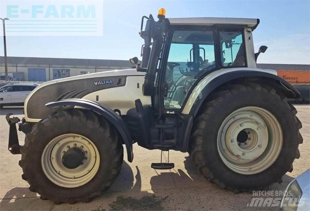 Valtra t 202 الجرارات