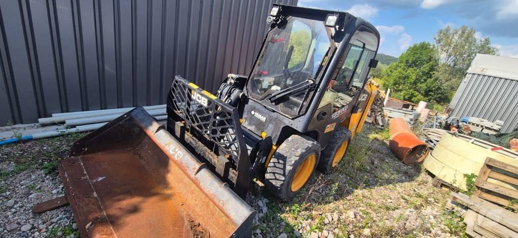 JCB 155 لوادر انزلاقية التوجيه