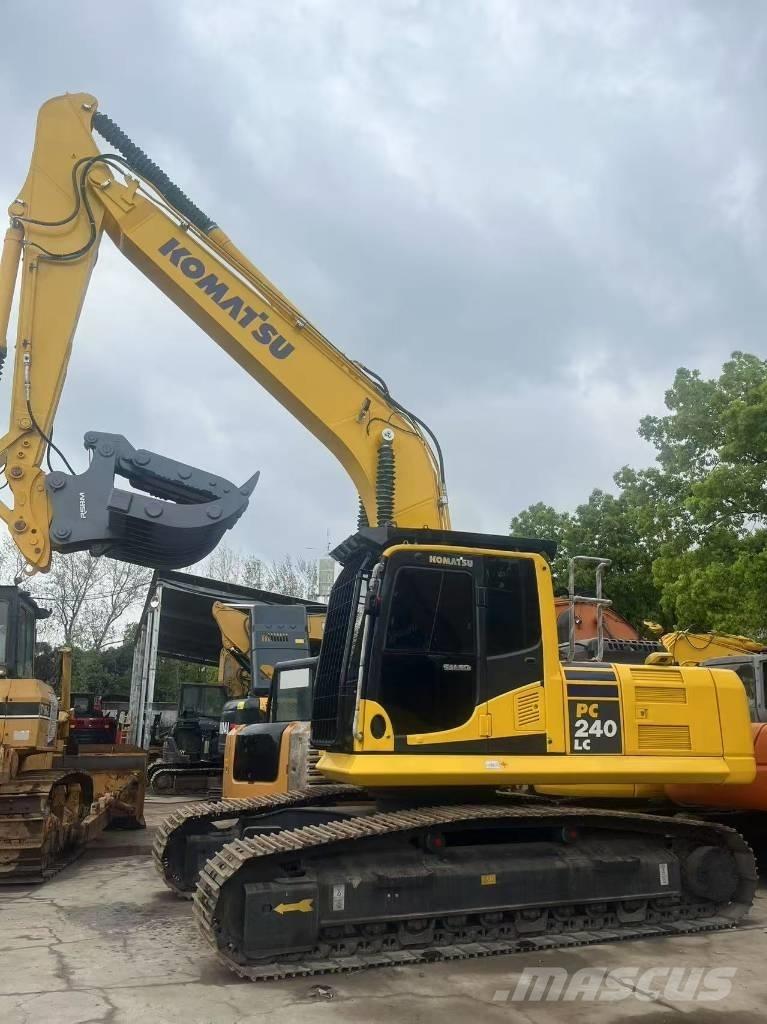 Komatsu PC 240 حفارات زحافة