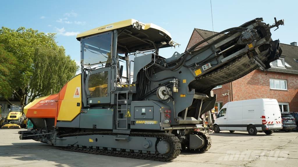 Bomag BMF 2500 S معدات السفلتة