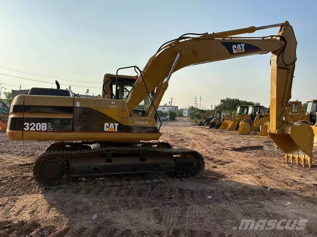 CAT 320 B حفارات زحافة