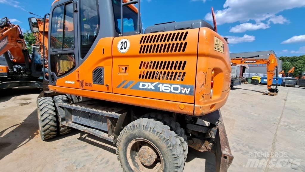 Doosan DX 160 W-3 حفارات بعجل