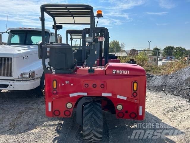 Moffett 4way m55.4 شاحنات الطرق الوعرة