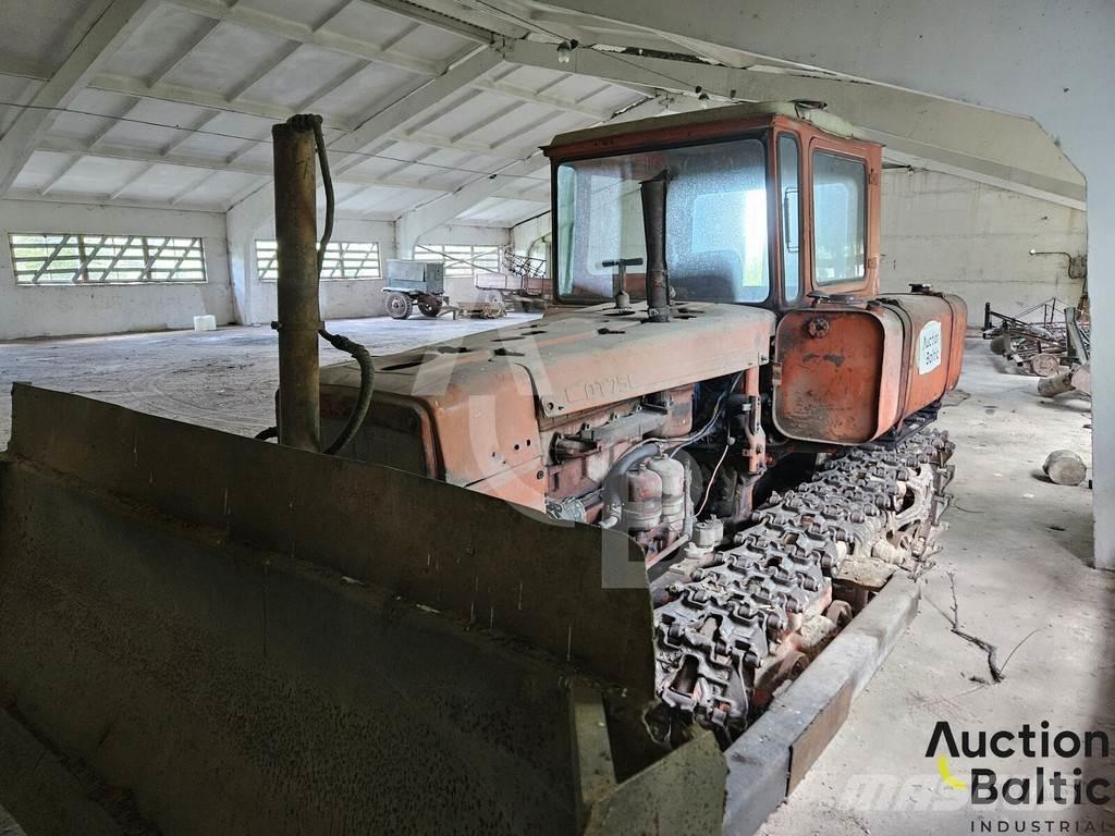 Onbekend DT-75 بلدوزرات مجنزرة