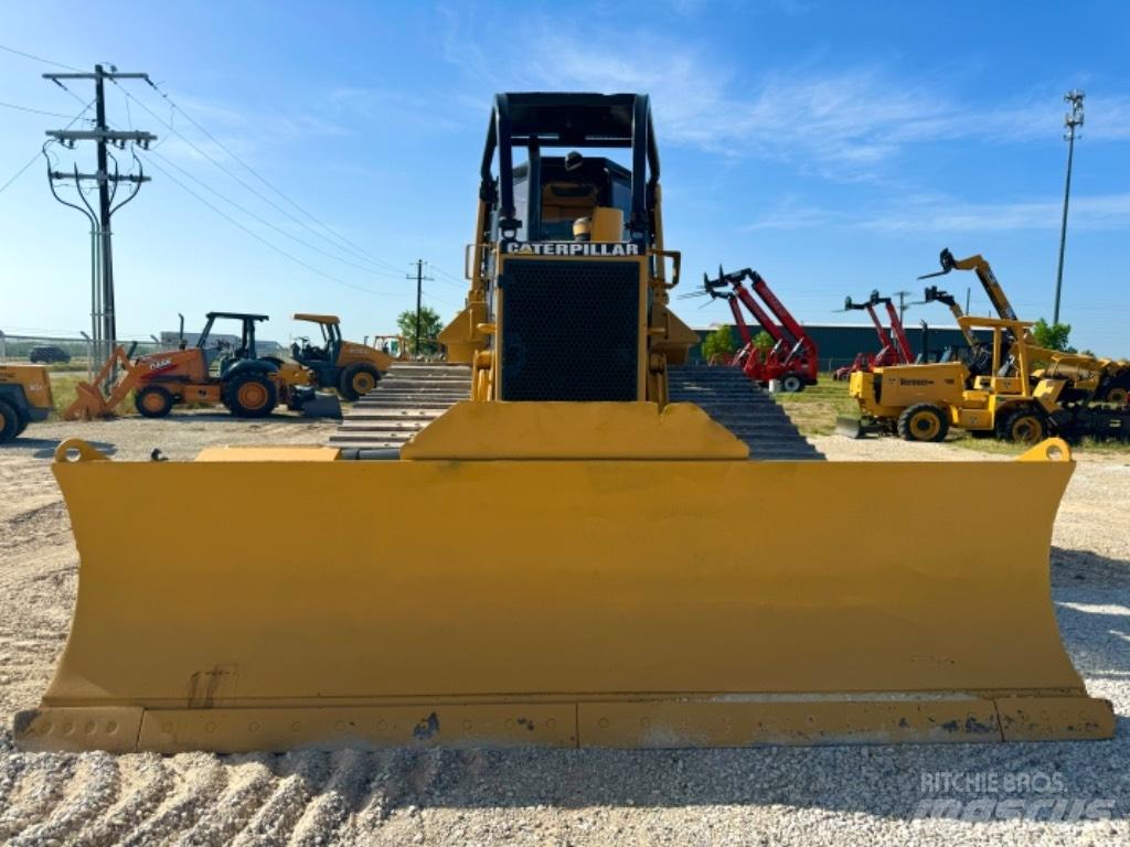 CAT D 6 M LGP بلدوزرات مجنزرة