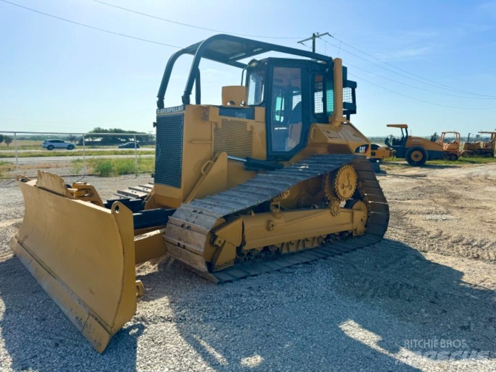 CAT D 6 M LGP بلدوزرات مجنزرة
