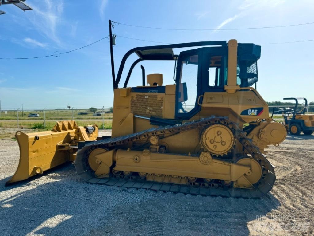 CAT D 6 M LGP بلدوزرات مجنزرة