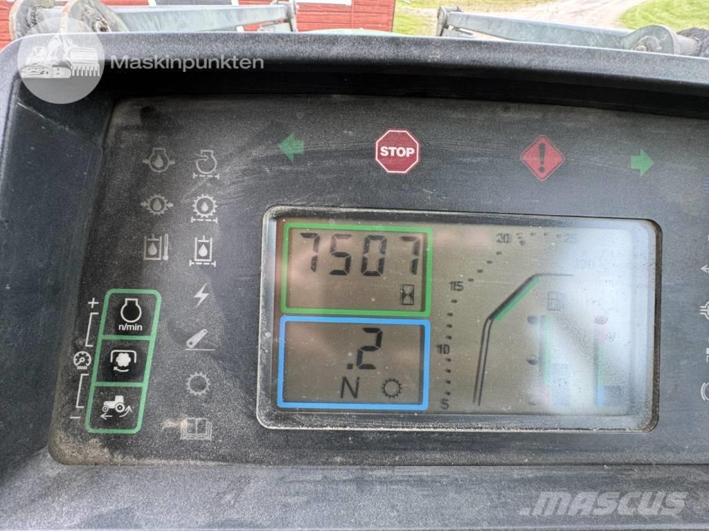 John Deere 7600 الجرارات