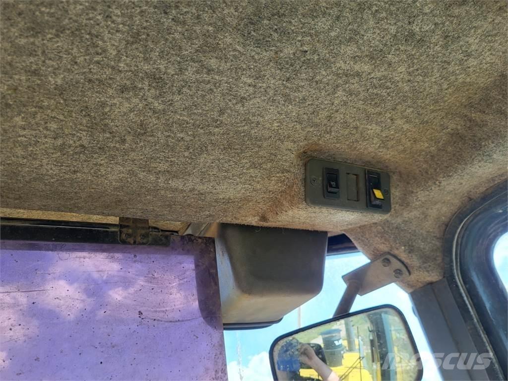 Komatsu WF 450T-3 أخرى