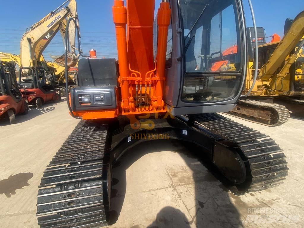 Hitachi EX 120 حفارات زحافة