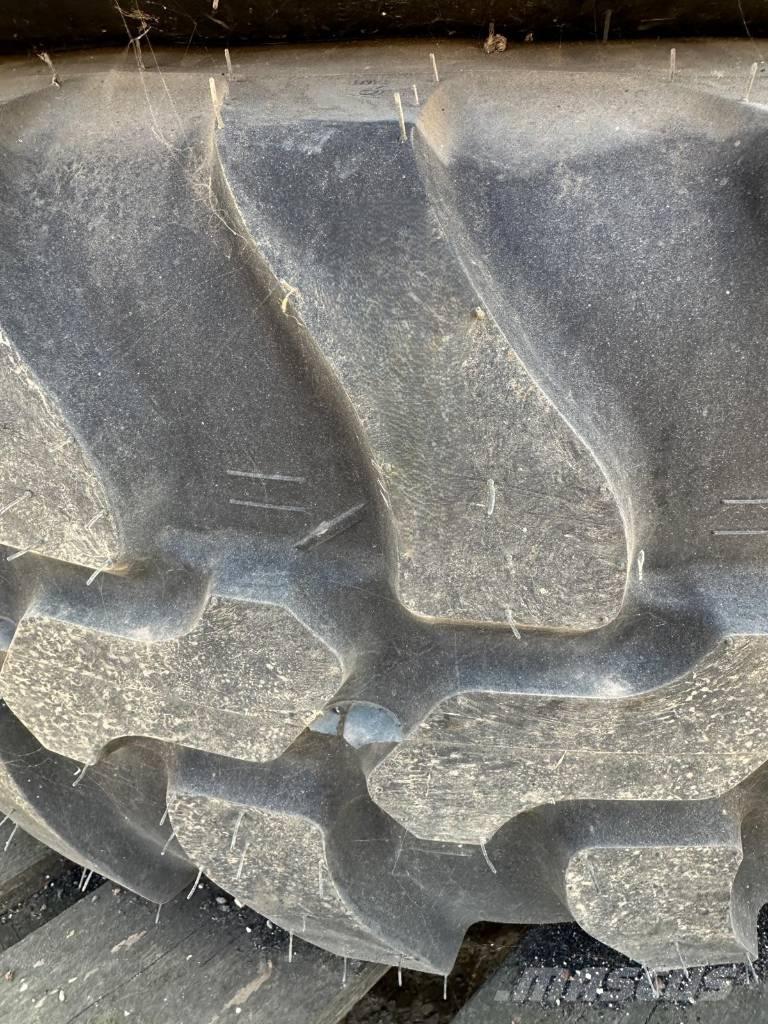 Dunlop 405/70R20 الإطارات والعجلات والحافات