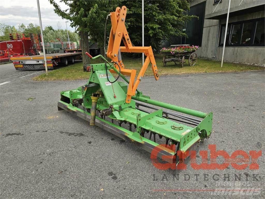 Fliegl S 3000 الكاسحات وقلابات التربة ذات المحركات