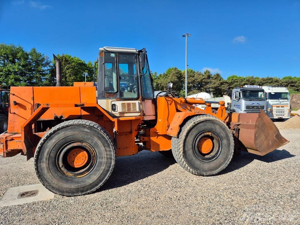 Hitachi FR 130 لوادر بعجل