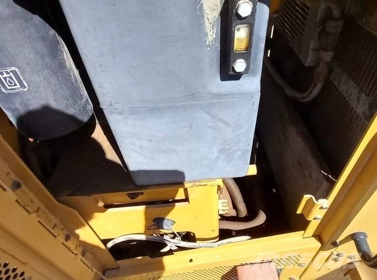 CAT 14 M معدات تمهيد الطرق