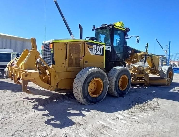 CAT 14 M معدات تمهيد الطرق