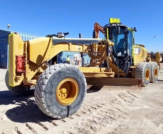 CAT 14 M معدات تمهيد الطرق