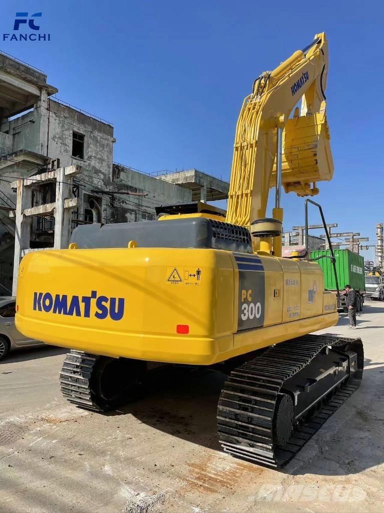 Komatsu PC 300 حفارات زحافة