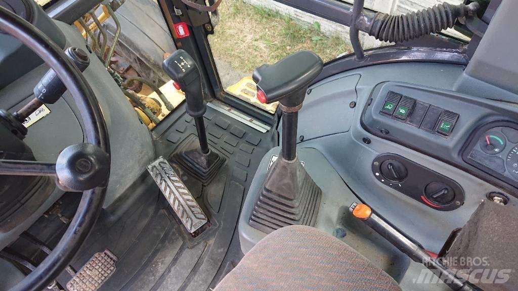 New Holland LB 110 لوادر ذات جرافات عكسية