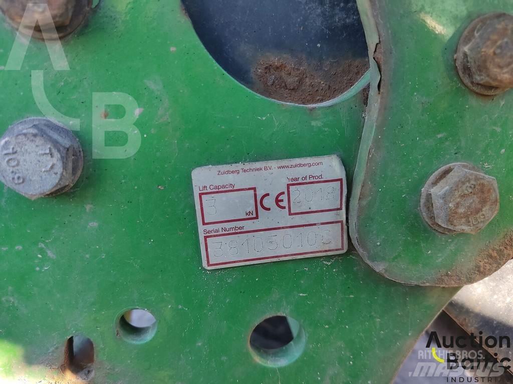 John Deere 2026R الجرارات