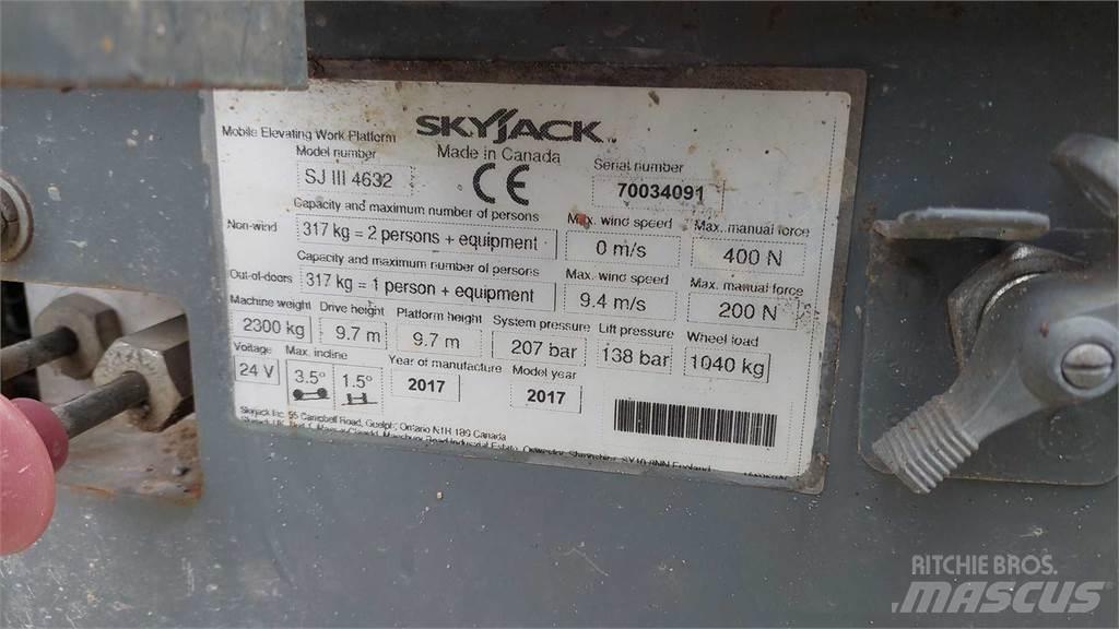 SkyJack SJIII4632 رافعات مقصية الشكل