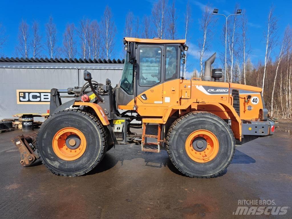 Doosan DL 220 لوادر بعجل