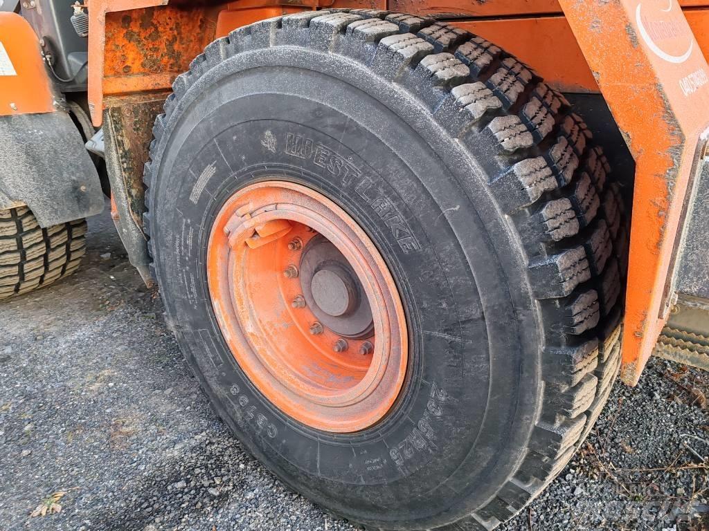 Doosan DL 220 لوادر بعجل