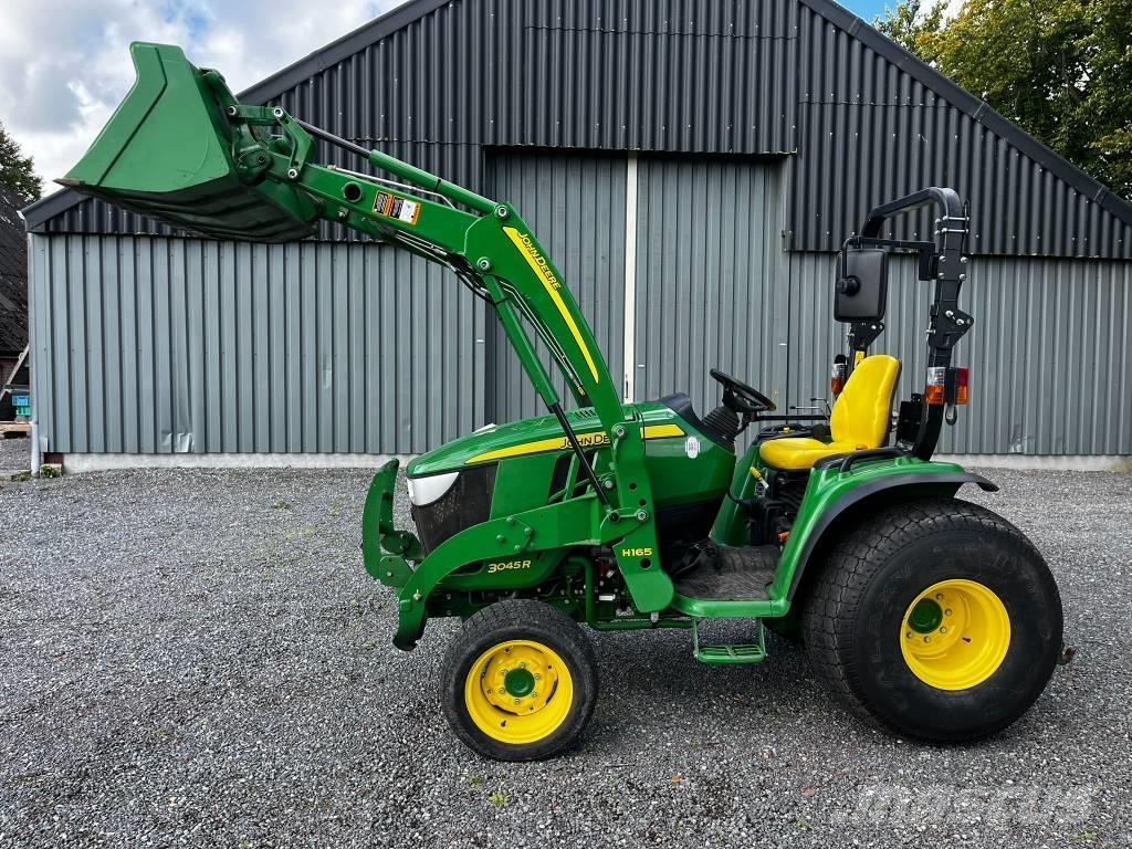 John Deere 3045 R الجرارات