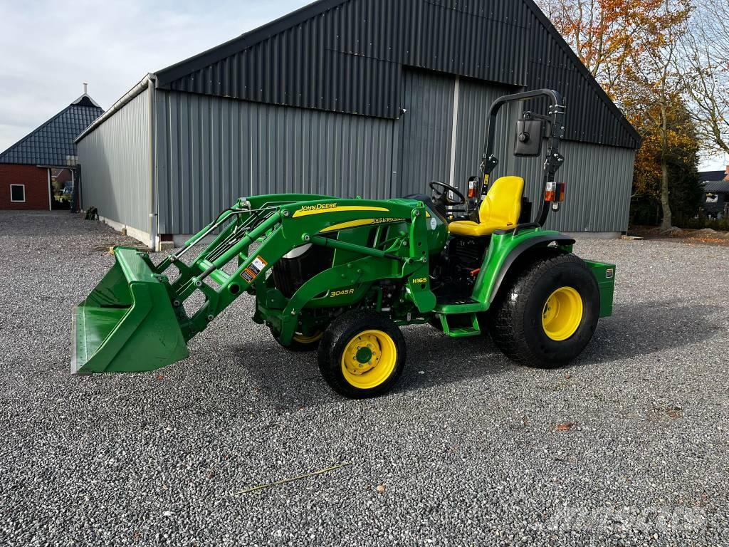 John Deere 3045 R الجرارات